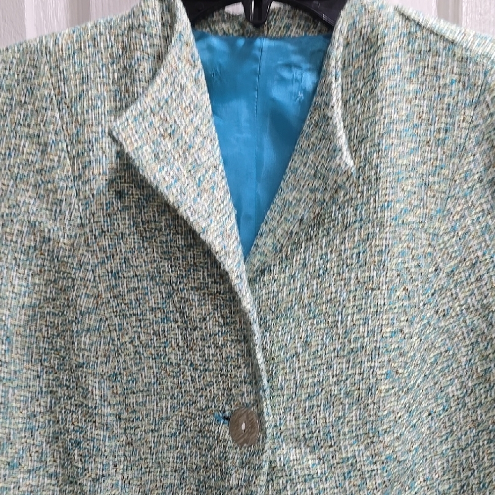 Chic Tweed Blazer in Green and White - Picture 4 of 10